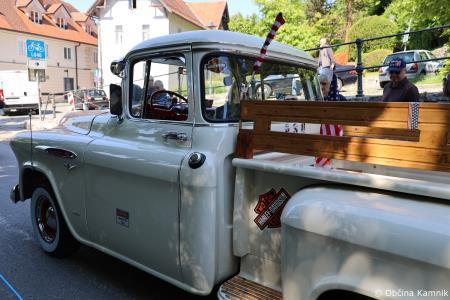 Mednarodna revija starodobnikov v Kamnik privabila ljubitelje klasičnih vozil (38)